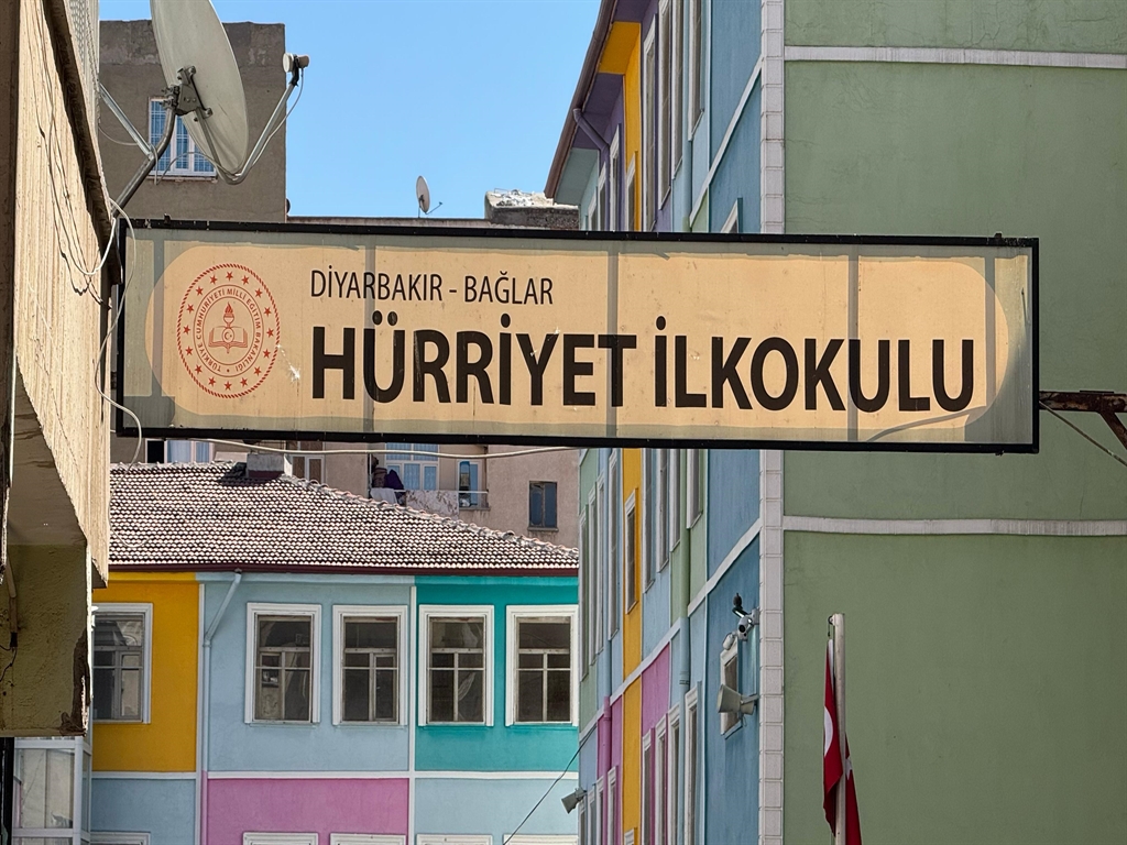 kadin ogretmeni yumruklayip sirtindan bicakladi 0