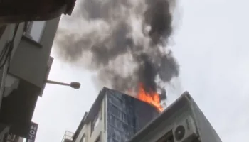 kibriti cop kutusuna atti 4 katli binayi yakti aTsuRF7C