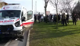 kocaelide feci carpisma ambulans ve hafif ticari arac birbirine girdi pKKN9bKJ