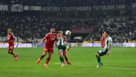 konyaspor 9 kisiyle besiktasi devirdi kara kartal sokta NYLu3H5T