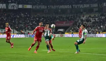 konyaspor 9 kisiyle besiktasi devirdi kara kartal sokta NYLu3H5T