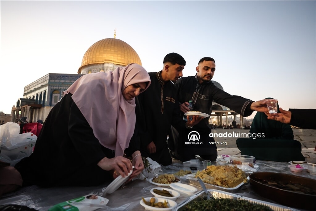 kuduste ramazan iftari oncesi mescid i aksada dini cosku yukseldi 0 TmsXWIvI