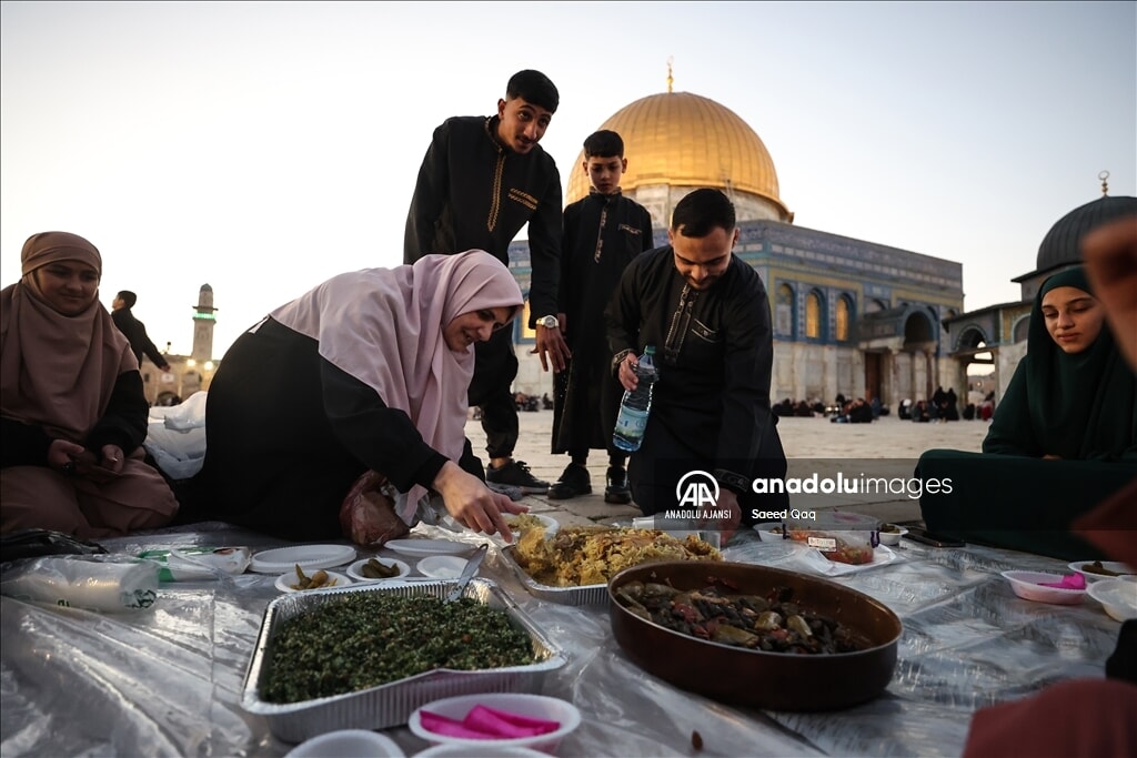 kuduste ramazan iftari oncesi mescid i aksada dini cosku yukseldi 1 2Dkb4faq