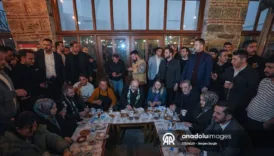 mustafa varank bursada sahurda vatandaslarla bulustu XHTCYX3D