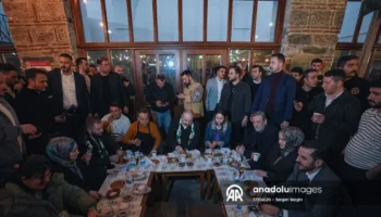 mustafa varank bursada sahurda vatandaslarla bulustu XHTCYX3D
