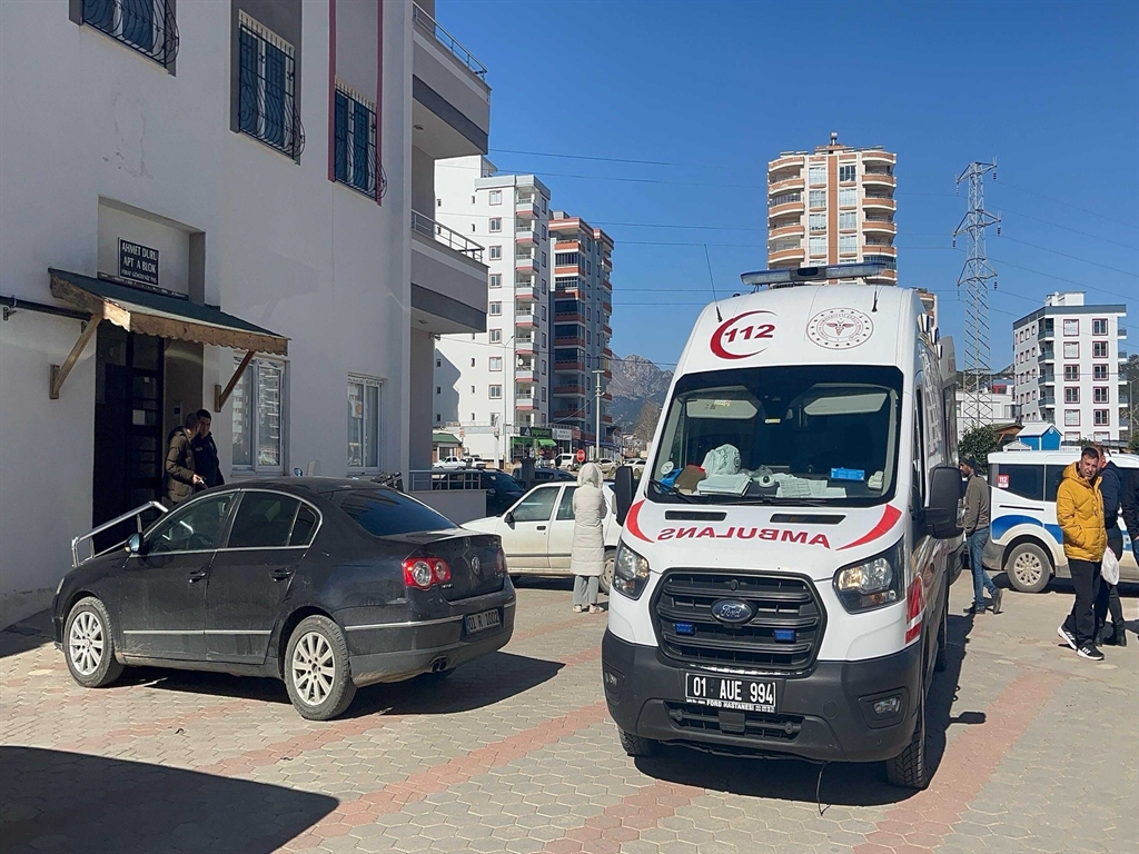 polis memuru balkondan ates acip kendini eve kilitledi 0 GdiEG8kW