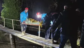 sinopta gece yarisi heyelani evler yikildi can pazari yasandi 4kgbE85p