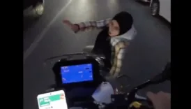 suriyeli genc kiza carpti yurumeyi bilmiyor ama ulkeye girebiliyor notuyla paylasti nenZWlFV