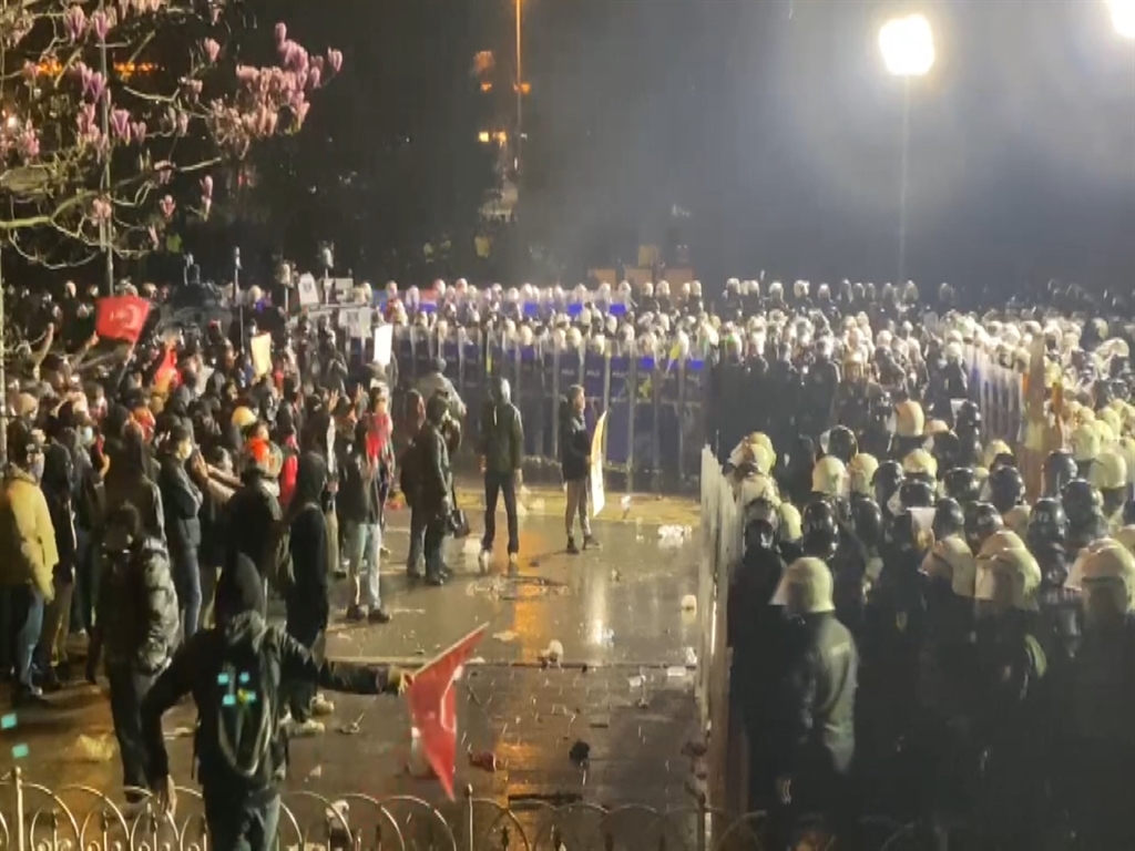 tek tek tesiit edildiler istanbulda 216 gozalti 0 PzNISq2E