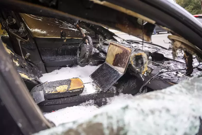 tesla araclar goruldugu yerde atese veriliyor 0