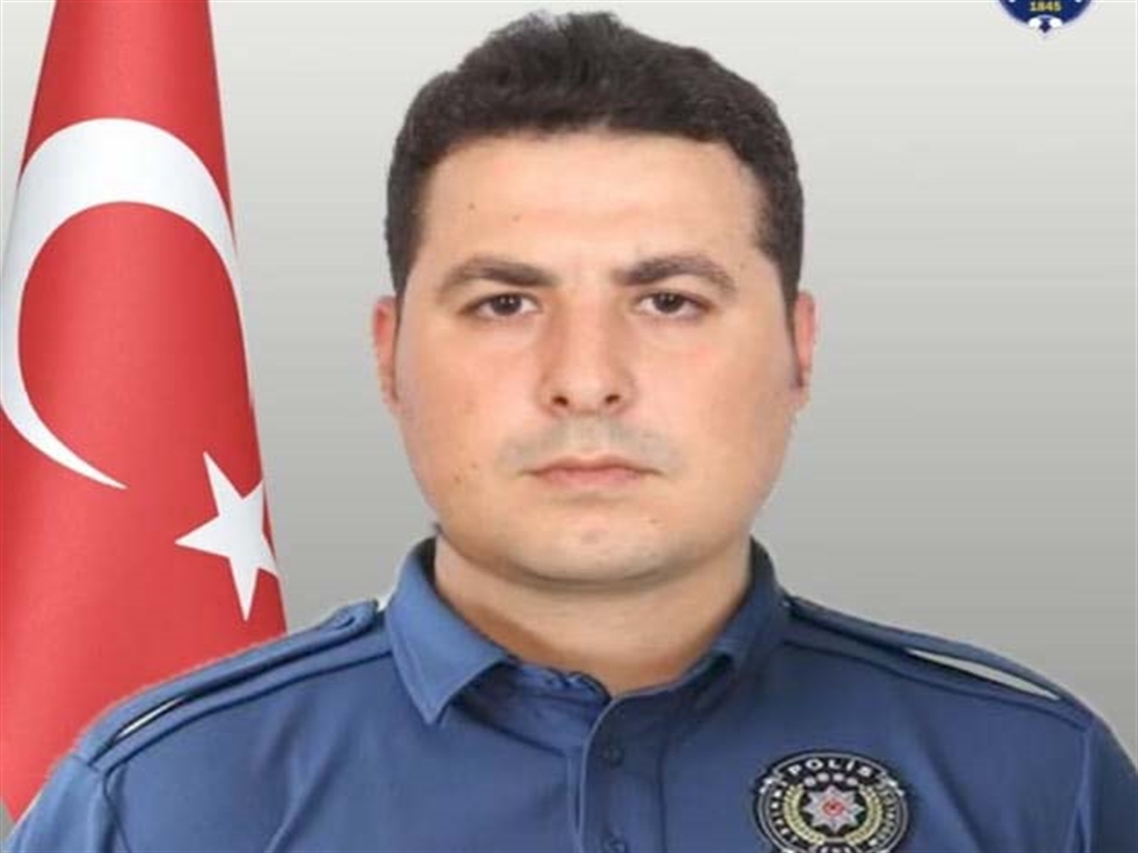 tir ekip otosuna arkadan carpti 1 polis sehit 2 polis agir yarali 0 OSjRnY2d