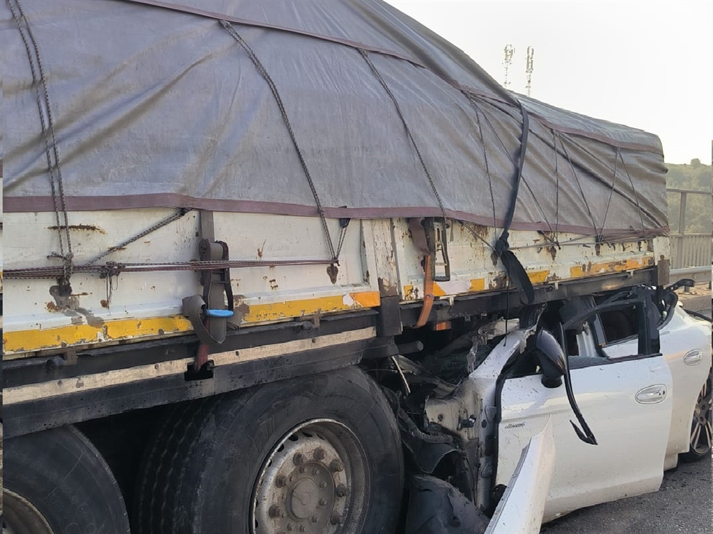 tirin altina giren otomobilin surucusu yaralandi 0 WTnOb9ta