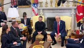 trumpin gazetecisi de zelenskiye saldirdi niye takim elbisen yok JdXQfKM4