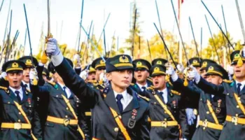 tskdan ihrac kararina karsi cikan komutan emekliligini istedi kjUu8Jwu
