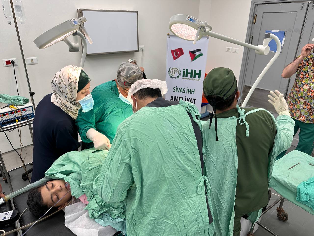 turk doktorlardan gazzeli yaralilara ameliyat destegi 2 BPQBmFiQ