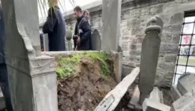 vali gul imamoglu gosterilerinde tahrip edilen camide inceleme yapti 9EQcfNPS