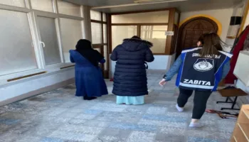 yakalanmamak icin camiye girip namaza durdular Df82EC7M
