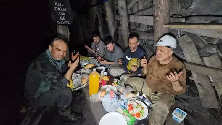 zonguldakta ramazan madenciler sahuru yerin 120 metre altinda yapti 1 5k9i7CvB