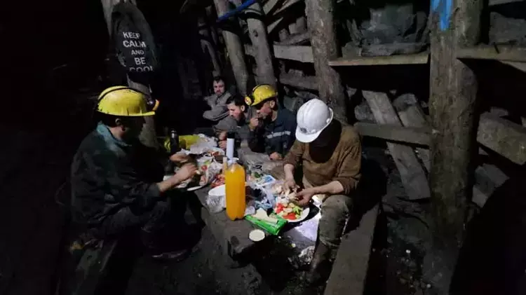 zonguldakta ramazan madenciler sahuru yerin 120 metre altinda yapti 2 lKjDLh2f