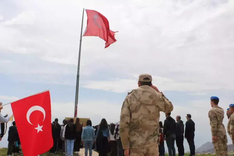 23 nisan coskusu cudi zirvesine tasindi cocuklardan ay yildizli mesaj 1 dn5tZXDk