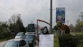 bayramda bana is cikarmayin pankartiyla yola cikti ZNGXv8Xt