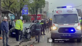 bursada korkunc kaza otomobil durakta bekleyenlere carpti cOwUuTdZ