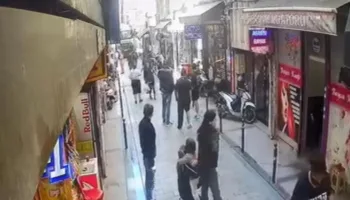 deprem sirasinda kaydedilen dikkat cekici anlar 2twhICfU