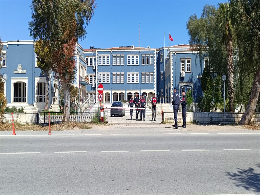 eski tbmm baskanvekili fehmi isiklarin esi olduruldu oglu tutuklandi 0 k7RMnnl2