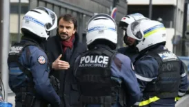 fransiz polisi belediye baskani douceti gozaltina aldi Mv5HPmwr