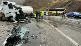 hakkaride korkunc kaza otobus ile tanker carpisti krSqMU46