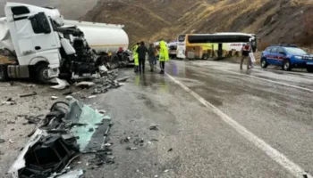 hakkaride korkunc kaza otobus ile tanker carpisti krSqMU46