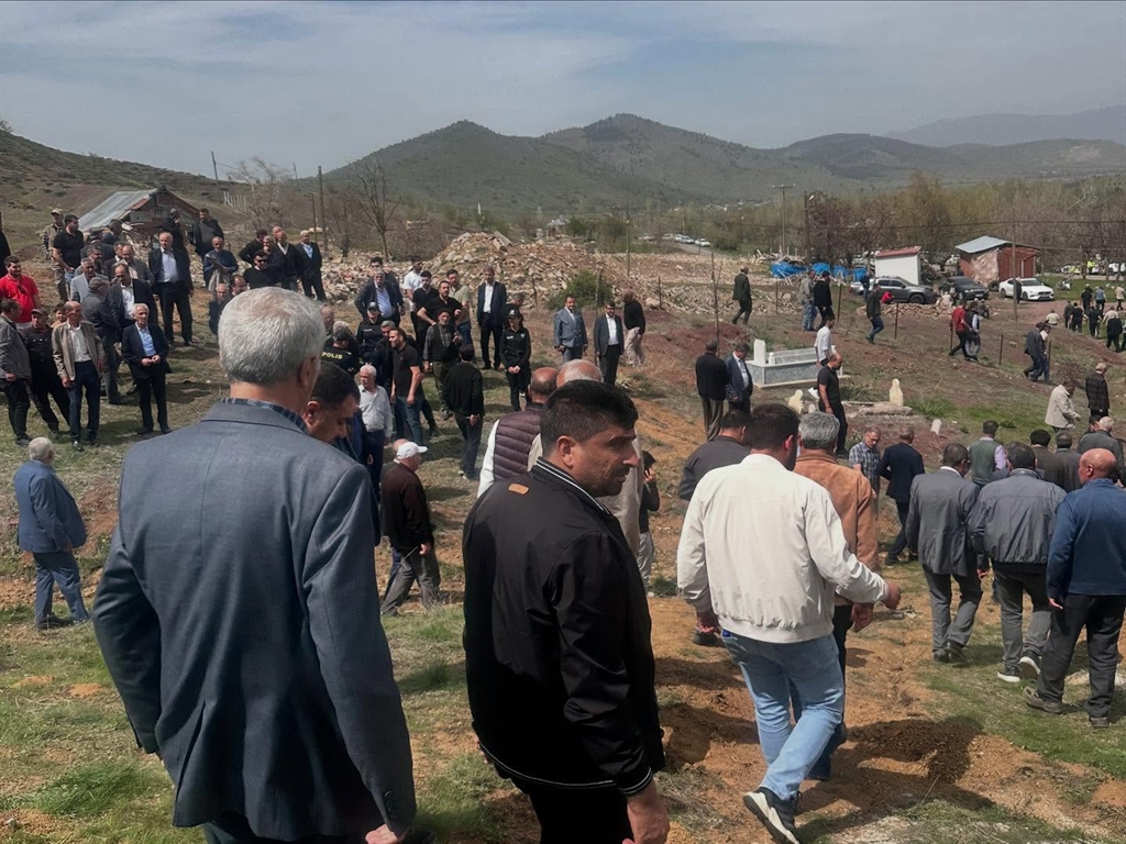 hali sahada kalp krizinden olen komiser topraga verildi 2 FRQj4mjz