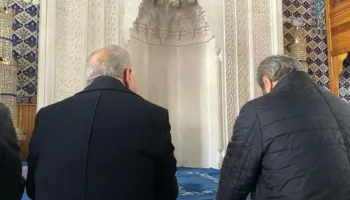 imamsiz kalan cemaat ve 30 saniyelik hutbe 9H7HsCFG