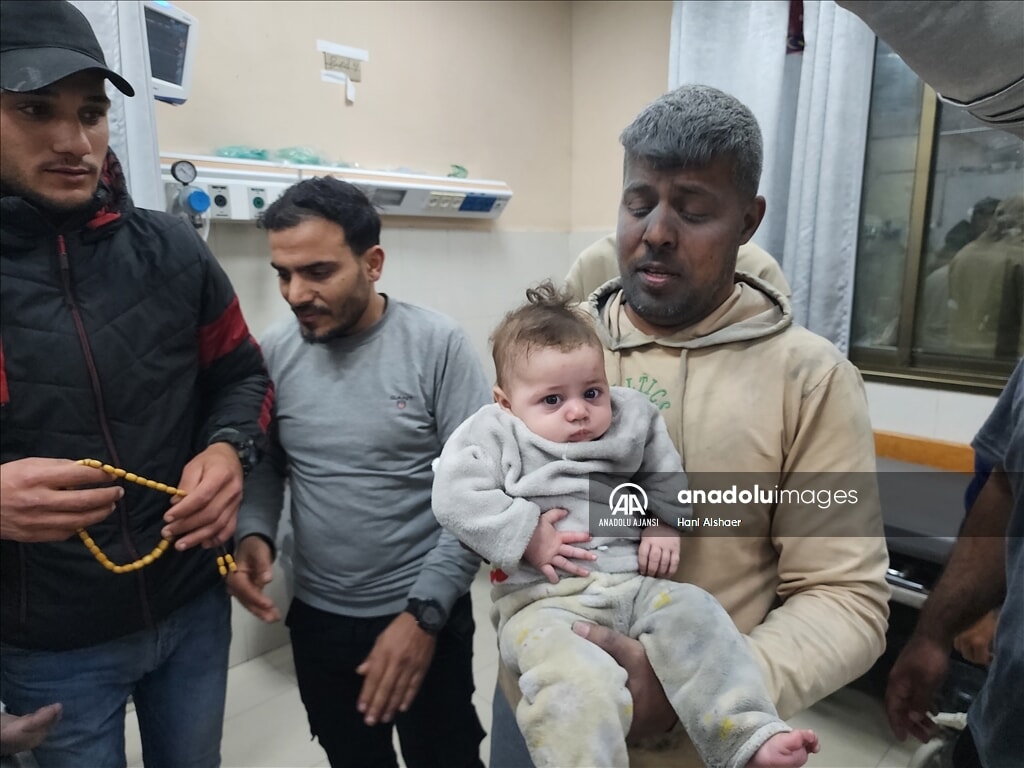 israil gazzede cadirlari vurdu olu ve yaralilar arasinda cocuklar da var 1 YujRNiKg