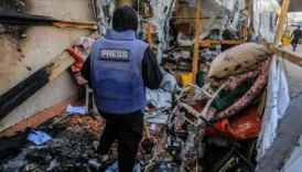 israil gazzede gazetecilerin kaldigi cadira saldirdi F7NXE8Q8