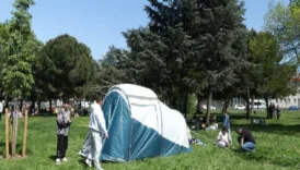 istanbulda evlerine donmekten cekinenler cadir kuruyor NifgyLis