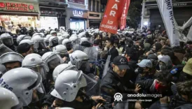 istanbulda izinsiz gosteri gerginligi chp ile polis karsi karsiya bjVbUbFy
