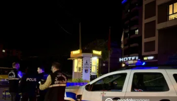 izmir bucada bicakli kavga taksi yuzunden kan dokuldu 7A4Lixsd