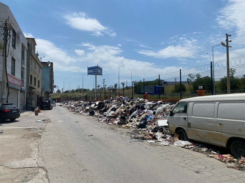 izmirde dag gibi cop yiginlari buyuk yangin tehlikesi 1 G6IN3HfE