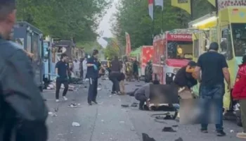 kanadada arac kalabaligin arasina daldi cok sayida olu ve yarali var YInrFOvp