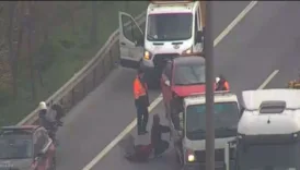 kucukcekmecede zincirleme kaza 4 polis yarali PuuVaagP
