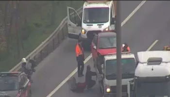 kucukcekmecede zincirleme kaza 4 polis yarali PuuVaagP