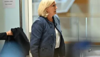 le pen yolsuzluktan suclu bulundu T3xtD2DU