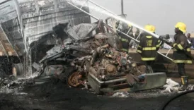 otobus ile uc otomobilin olumcul carpismasi en az 25 kisi hayatini kaybetti Swrewb7K
