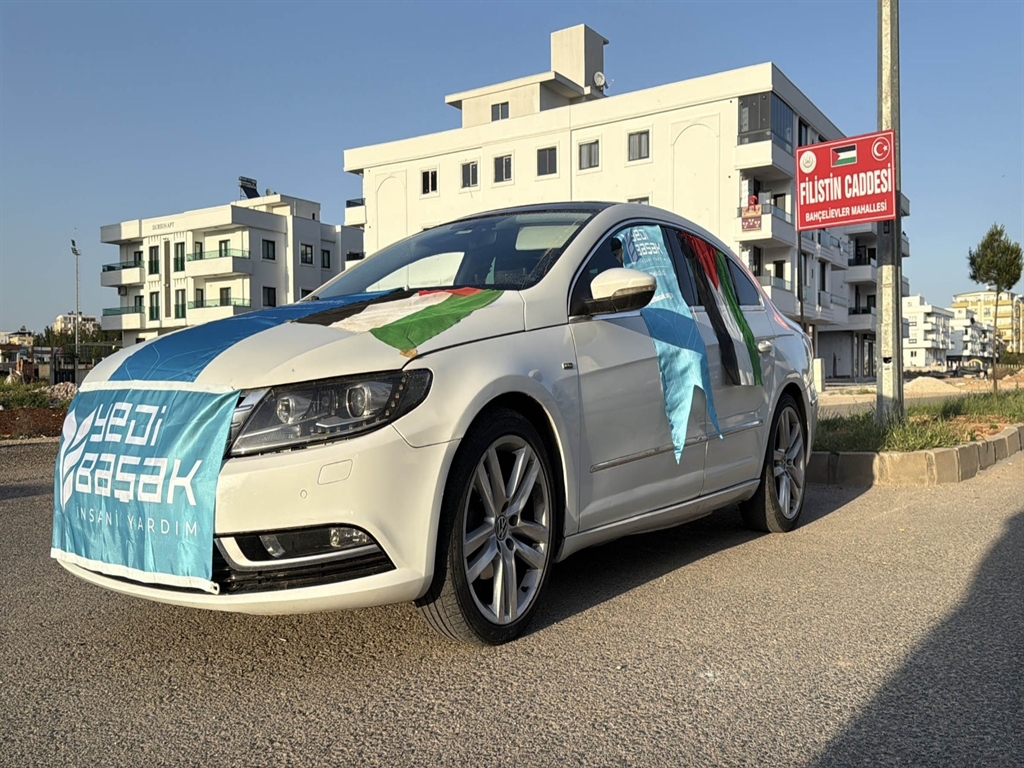 otomobilini gazze icin bagisladi 0 jBT73IgL