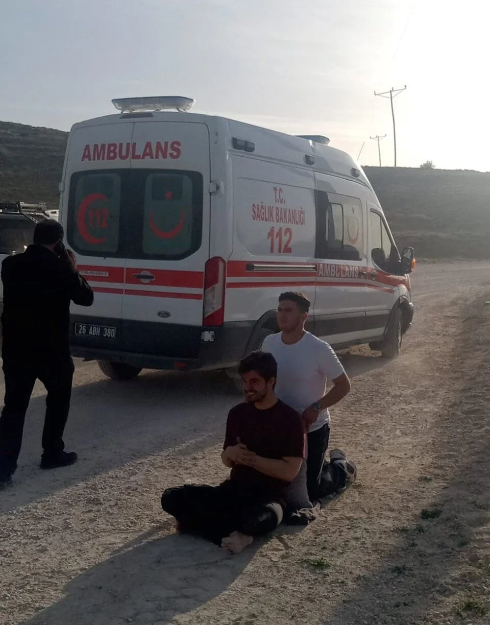 oyuncu berk atan trafik kazasi gecirdi 2 lNW4MQQD