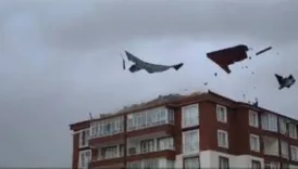 ruzgar hakkariyi yerle bir etti bircok yarali onlarca ev hasarli qtUBUmFO