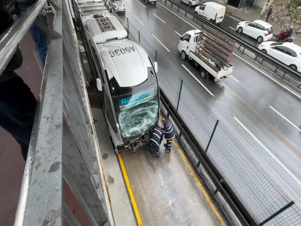 son dakika istanbulda metrobus kazasi 10 yarali 2 7gjCqZMe