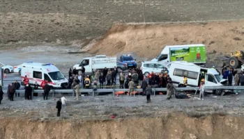 vanda minibus ve kamyonet carpisti bilanco agir XOcYflc5