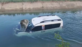 adanada ilginc kaza aracla kanala dustu yardim teklifini reddetti zFqjEC3Q